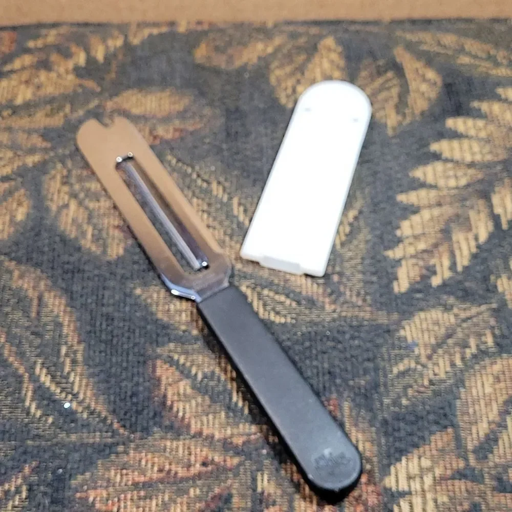 Pampered Chef Cheese Knife #1126 Spreader Slicer w/ Protective Cover #5